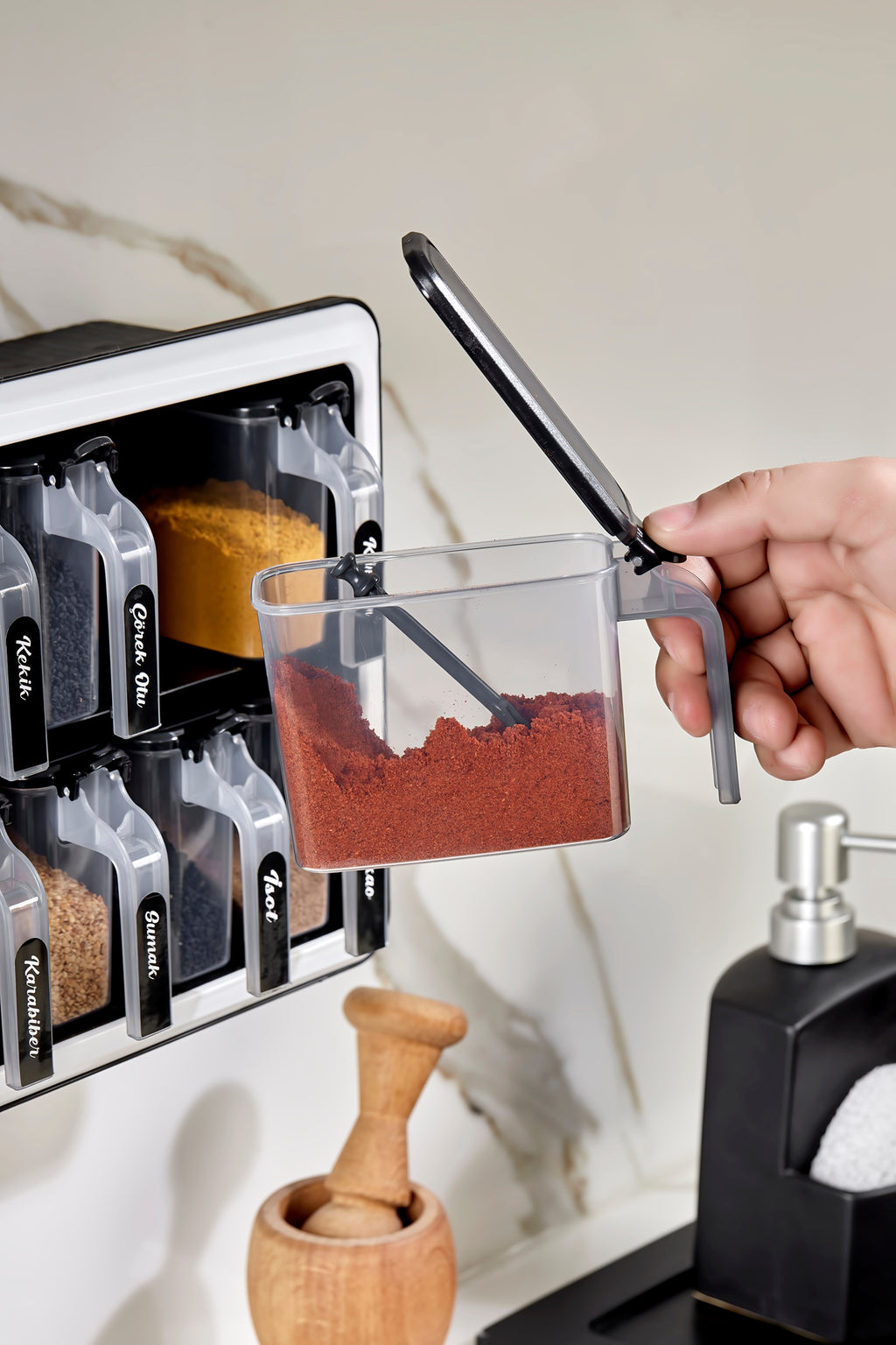 Standlı 12 Li Kendinden Yapışkanlı Kaşıklı Kapaklı Baharatlık Takımı-etiketli Baharatlık